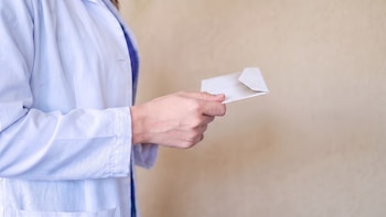 Colegio Médico de El Salvador destaca que el 90% de extrabajadores del Hospital Rosales aceptó su indemnización
