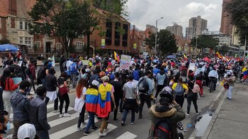 Mayo 5 - Bogotá. Marcha por la carrera 7 a la altura del Parque Nacional.