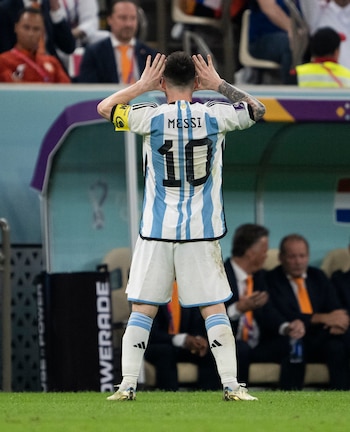 Messi festeja el segundo gol