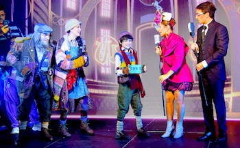 Willy Wonka invadió calle Corrientes: el adelanto de Charlie y la fábrica de chocolate a pura magia y canto