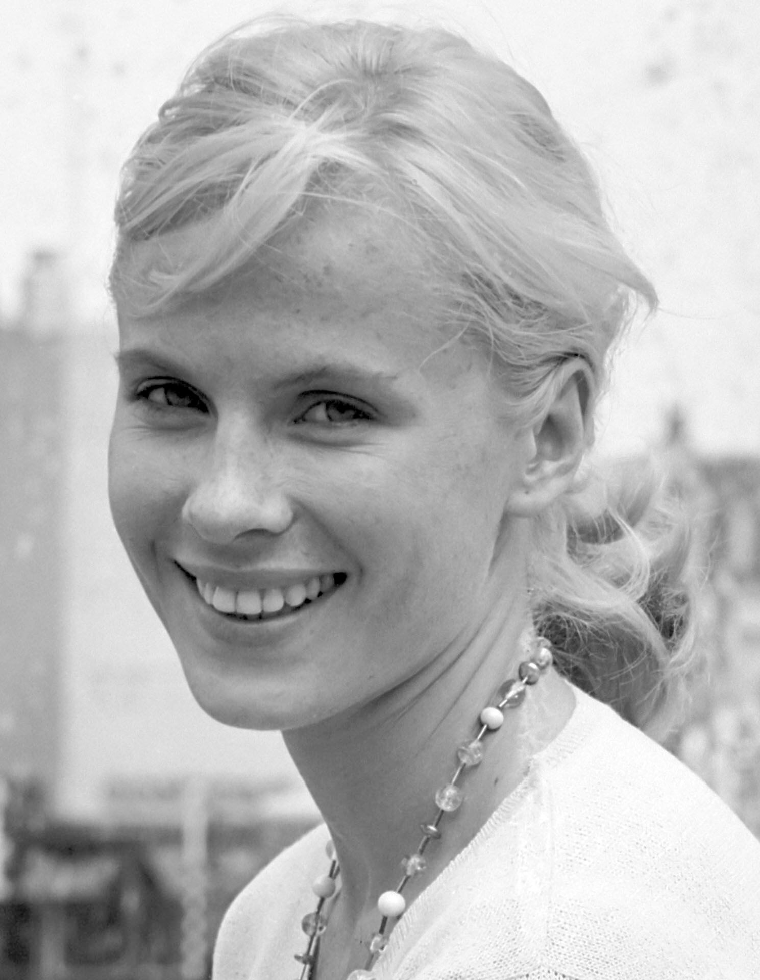 La actriz sueca Bibi Andersson debutó a los 15 años en un comercial dirigido por Bergman, iniciando una carrera legendaria (Wikimedia)