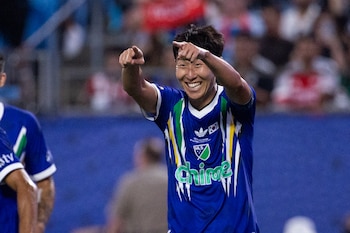 Son Heung-Min fue la figura del encuentro tras convertir el doblete que sentenció el marcador en Charlotte. (AP Foto/Scott Kinser)