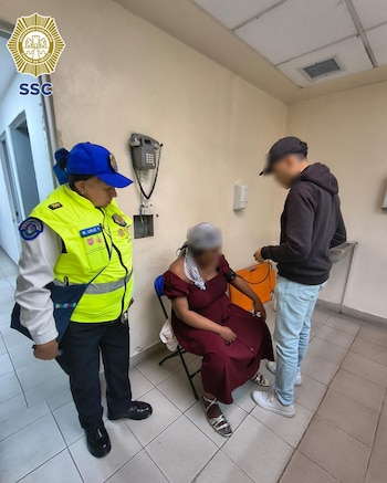 La mujer pidió ayuda a