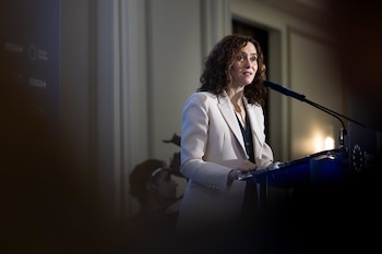 05/10/2026 La presidenta de la Comunidad de Madrid, Isabel Díaz Ayuso, participa en un desayuno informativo de Fórum Europa, en el Hotel Palace, a 5 de octubre de 2026, en Madrid (España).
POLITICA
Ananda Manjón - Europa Press