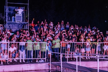 Música, paseo y consumo conviven