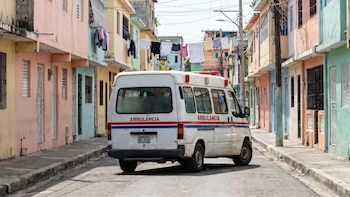 República Dominicana: Interceptan ambulancia usada para trasladar migrantes indocumentados