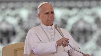 León XIV denuncia la "idolatría del dinero" como raíz de los conflictos armados en la vigilia por la paz