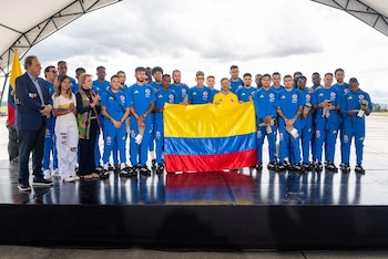 La selección Colombia recibió el pabellón nacional previo a viajar a Estados Unidos para disputar la Copa del Mundo - crédito Gustavo Petro
