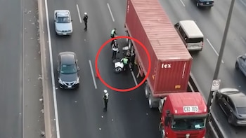 Circulaba en moto eléctrica por