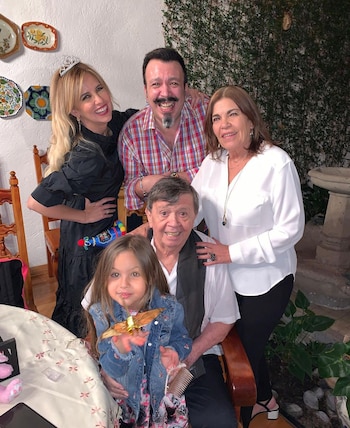 La conductora compartió con "Chabelo"