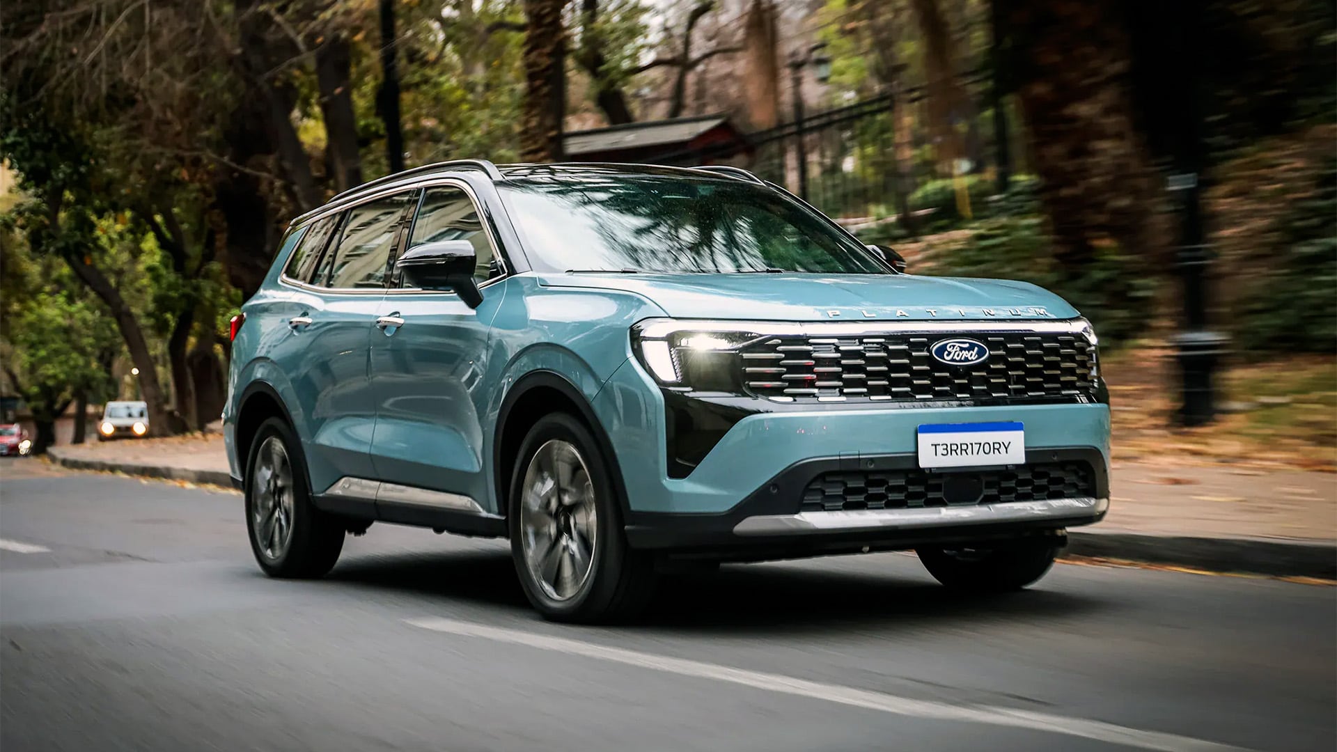 Más allá de las letras en el frente del capó, la Ford Territory Platinum se destaca por su calidad de terminaciones y un color exclusivo para la gama. (Ford Argentina)