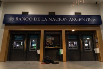 Los cajeros son codiciados por