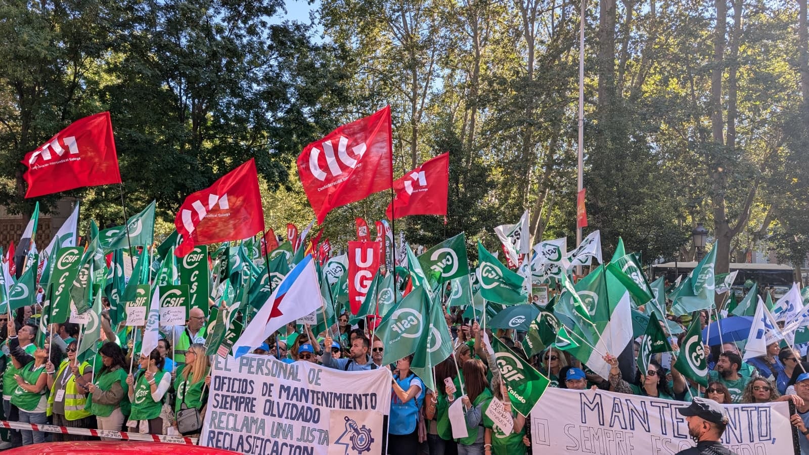 Manifestación de los sindicatos CCOO, UGT, CSIF, SATSE y CIG-Saúde frente al Ministerio de Sanidad. (Lydia Hernández Téllez)
