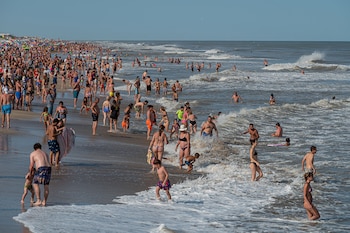 En Pinamar hay más de 60.000 camas de hotel aproximadamente y otras 120.000 camas de casas que se alquilan (Diego Medina)