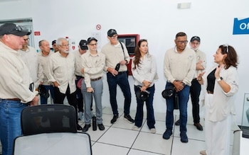 Los miembros recibieron explicación sobre el funcionamiento de las esclusas y del centro de control de operaciones desde donde se coordina el tránsito de los buques por la vía. (ACP)