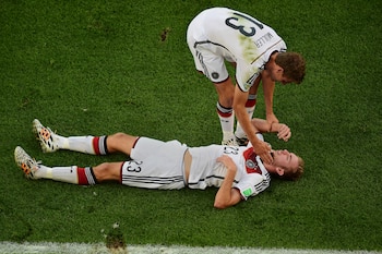Un choque de Christoph Kramer con Ezequiel Garay en la final del Mundial de Brasil 2014 le provocó una conmoción cerebral y obligó a su reemplazo (AP Foto/Francois Xavier Marit, Pool)