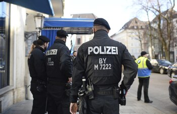 Agentes de la policía en