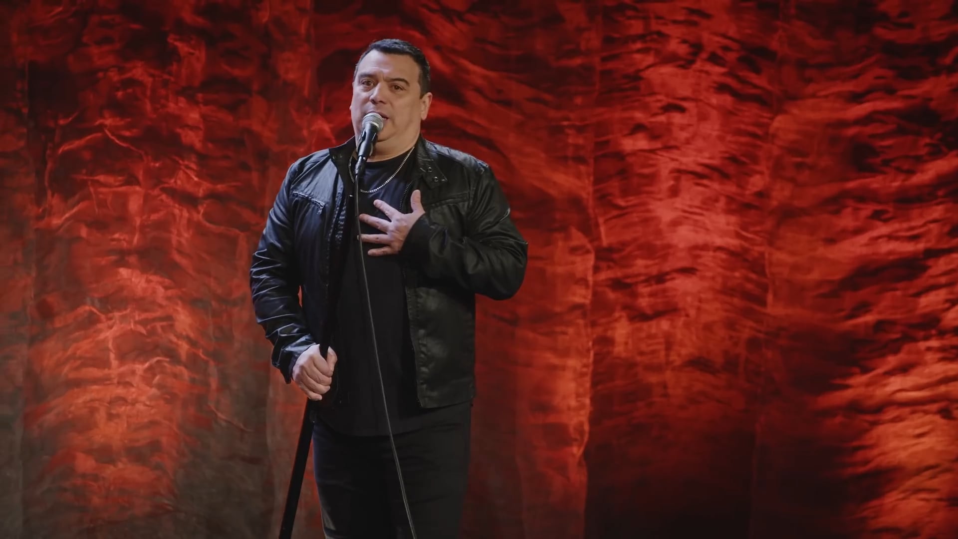 El Servicio de Impuestos Internos de Estados Unidos alegó en 2021 que Carlos Mencia y su esposa debían más de USD 1,2 millones en impuestos federales de 2013 a 2015 (Captura de video: GRANDE).