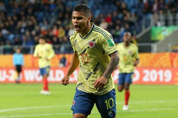 Cucho Hernández marcó doblete ante