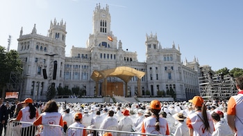La misa del papa León XIV en Cibeles, en números: más de 1 millón de asistentes, 460.000 hostias y otras curiosidades