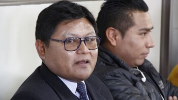 Detienen a gobernador regional de