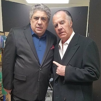 Vincent Pastore como "Big Pussy" junto a Tony Sirico, otro emblema de la serie "Los Sopranos" (Instagram: @officialvincentpastore)