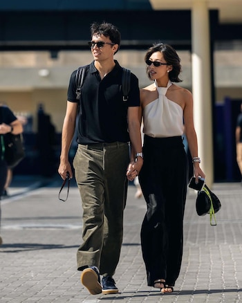 Lily lo conoció a través