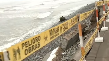 Restos del muro colapsado permanecen