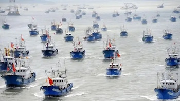 La Armada chilena fiscalizó a la gigantesca flota pesquera china que opera en el Océano Pacífico