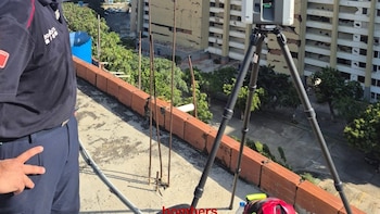 Los bomberos catalanes en venezuela realizan tareas de evaluación estructural de edificios