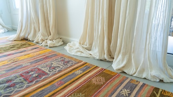 La elección de poner cortinas