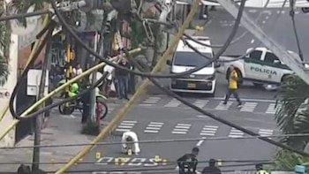 Video: delincuente con máscara fue herido y capturado en Envigado, Antioquia, tras enfrentar a las autoridades en medio de una persecución