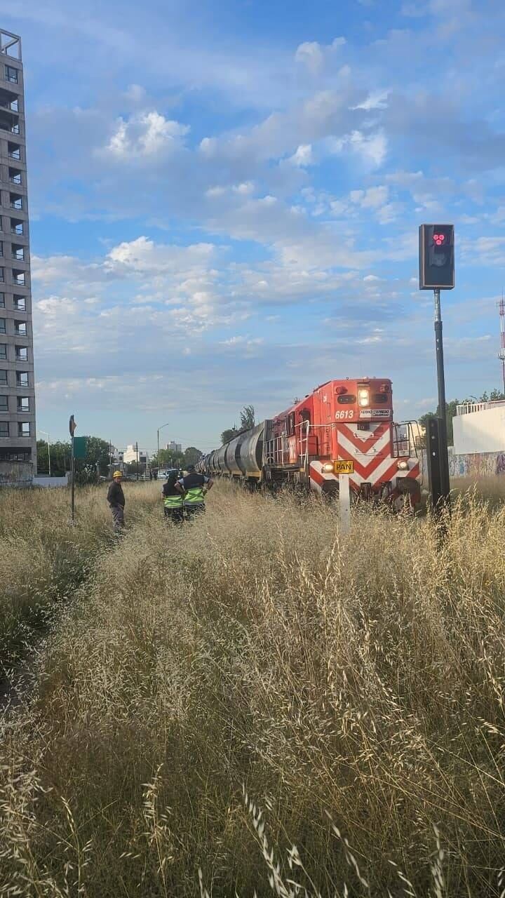 La joven, de entre 20 y 30 años, fue trasladada inconsciente al Hospital Leónidas Lucero en estado crítico y con pronóstico reservado (La Nueva)