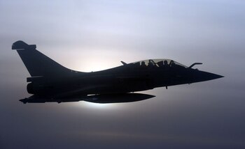 El Rafale fue diseñado como un avión de combate bimotor y multifunción con capacidad para realizar misiones aire-aire y aire-tierra, según expertos. (Reuters/Johanna Geron)