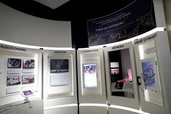 Fotografía de una exposición de EFE, hoy, en Ciudad de Panamá (Panamá). EFE/ Bienvenido Velasco