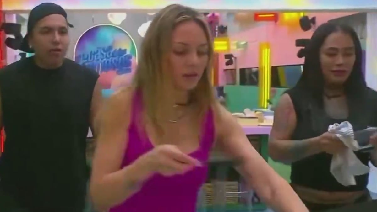 Ese Pérez y Karina Torres sufren celos por el beso de Fede Vigevani a Gema Garoa (Captura de pantalla)