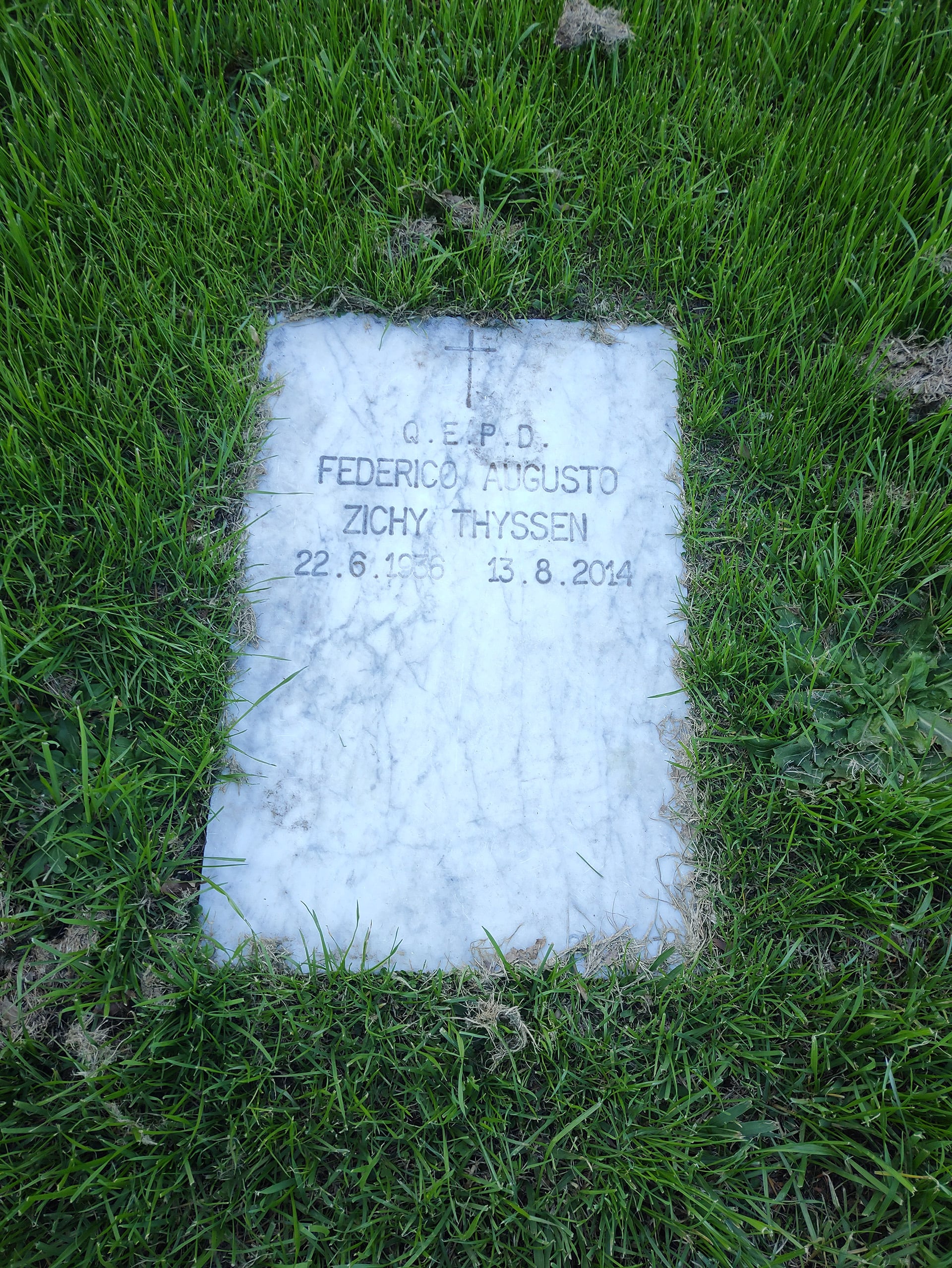 La tumba de Zichy Thyssen en el cementerio Jardín de Paz