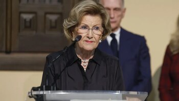 Así ha sido la visita de la reina Sonia de Noruega a Málaga: su fascinación por Picasso y un sentido homenaje a las víctimas del accidente de Toledo