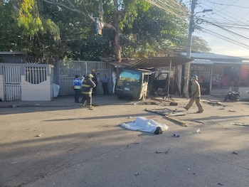 José Edgardo Navarro murió en la escena tras salir expulsado del autobús durante el impacto del accidente.