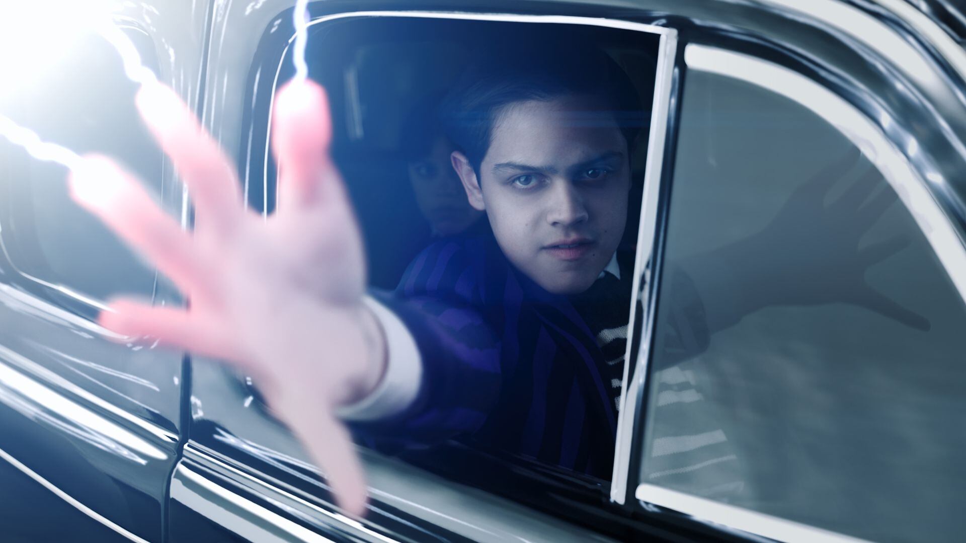 Pugsley Addams se incorporará como estudiante de Nevermore Academy enfrentando desafíos para controlar sus poderes de electrokinesis en la serie (Netflix)