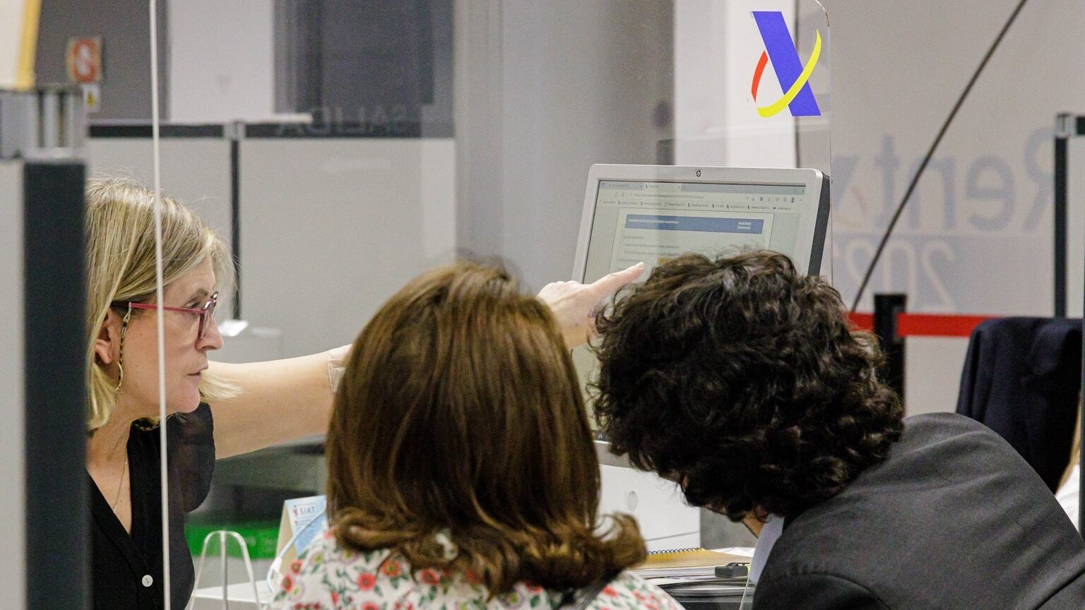 La declaración de la Renta puede presentarse de forma online desde el pasado 2 de abril. (Carlos Luján/Europa Press)