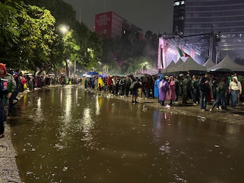 Así quedó el Ángel de la Independencia y Paseo de la Reforma tras la tormenta y festejos del México vs Chequia (Luz Coello/ Infobae México)