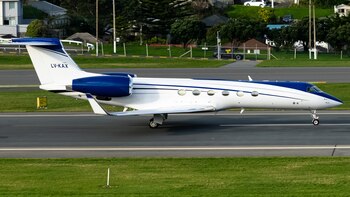 Un Gulfstream V, matrícula LV-KAX,