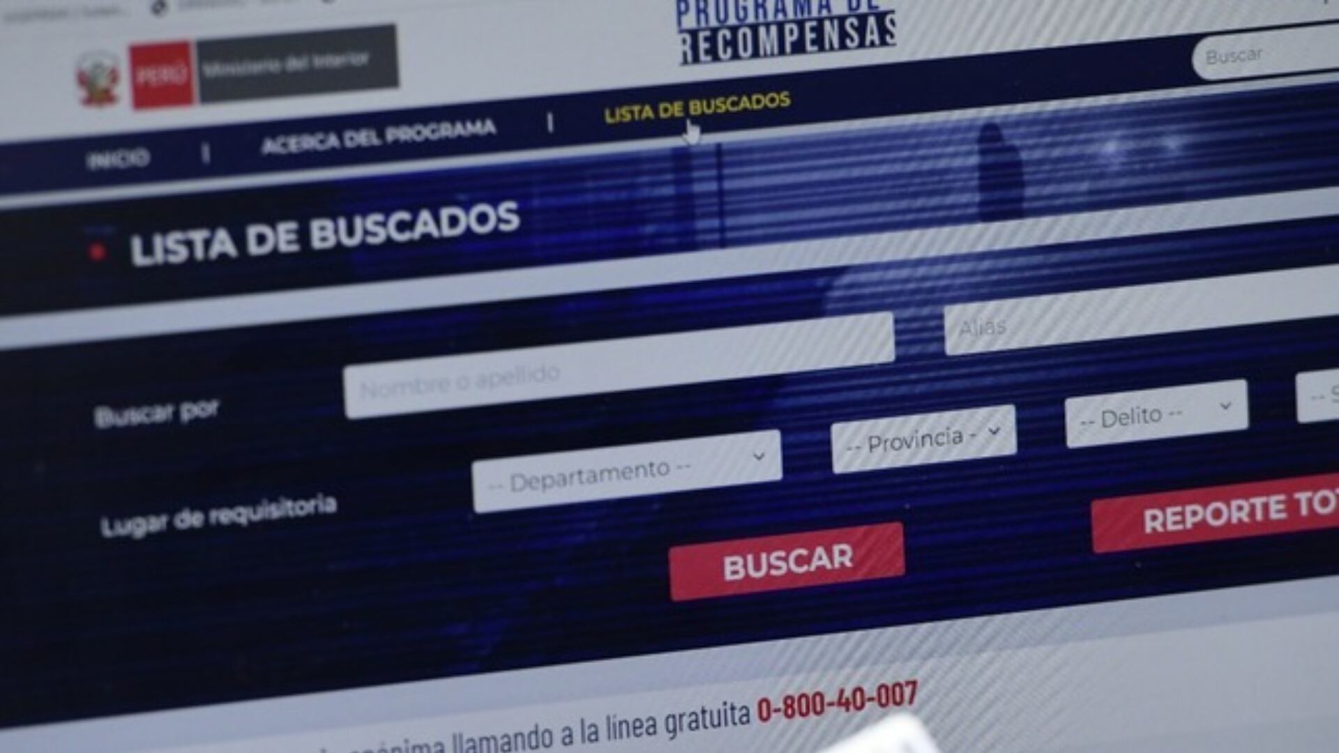 El Ministerio del Interior de Perú mantiene activa una búsqueda nacional de cuatro prófugos por violación sexual de menor y feminicidio.