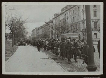 Prisioneros republicanos en marcha hacia