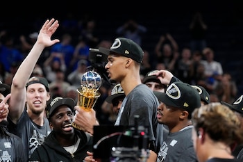 Wembanyama fue elegido MVP de las finales del Oeste tras vencer a Oklahoma City Thunder y apunta a conquistar el campeonato (Foto AP/Tony Gutierrez)