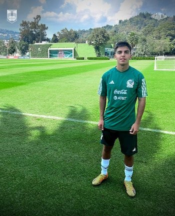 Xavier Biscayzacú con la Sub-18