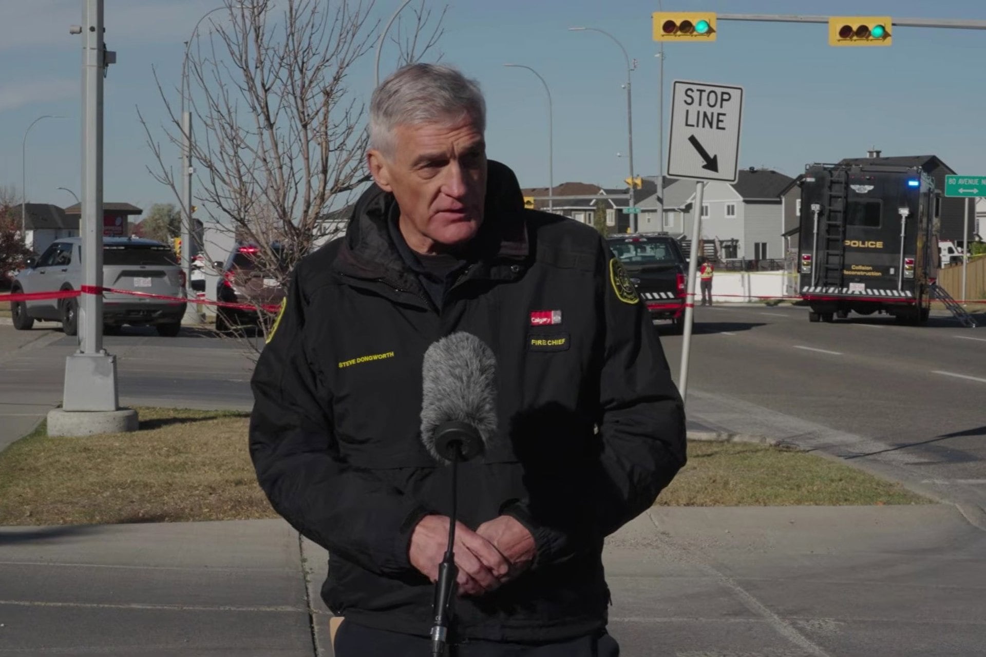 15/10/2026 El jefe del Cuerpo de Bomberos de Calgary, Steve Dongworth, comparece ante los medios tras un aparatoso accidente de tráfico en la ciudad.Al menos tres personas han muerto y otras 16 han resultado heridas este jueves tras un aparatoso accidente que ha provocado un incendio en un autobús en la ciudad de Calgary, en la provincia canadiense de Alberta.SOCIEDAD NORTEAMÉRICA CANADÁ NORTEAMÉRICA INTERNACIONALPOLICÍA DE CALGARY EN YOUTUBE