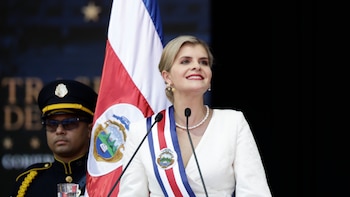 Aislaron e incomunicaron a dos presos por un supuesto plan contra Laura Fernández en Costa Rica
