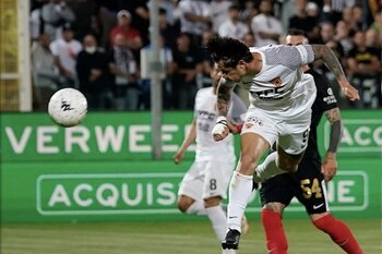 Golazo de Lapadula: cabezazo formidable